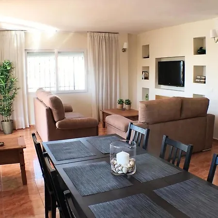 2 Bedroom Paradorares Ne Apartment *